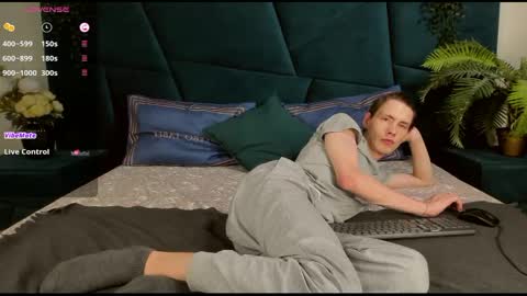 Erick  online show from 02-21-25, 01:33