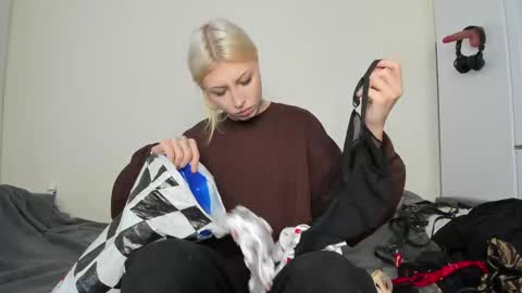 Snapshot of only_iva21 chatting on 11-15-25, 10:45 Iva online show from 11-15-25, 10:45