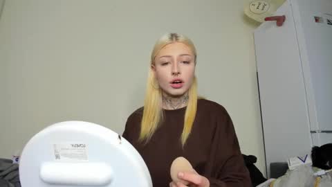 Snapshot of only_iva21 chatting on 11-16-25, 04:01 Iva online show from 11-16-25, 04:01