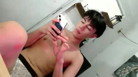 Snapshot of only_mau chatting on 03-25-26, 12:11 MAU online show from 03-25-26, 12:11