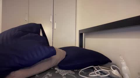 Snapshot of onlyjakee chatting on 12-15-25, 01:04 Jake online show from 12-15-25, 01:04