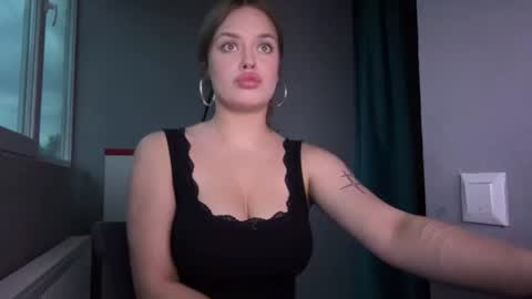 Snapshot of onlymiababe chatting on 07-07-26, 06:12 Mia online show from 07-07-26, 06:12