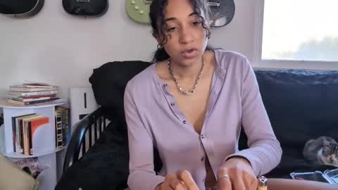 Snapshot of onlystrings chatting on 02-12-25, 12:05 Duo online show from 02-12-25, 12:05