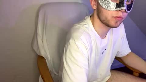 Snapshot of onyiix_ chatting on 02-11-26, 06:35 Mike online show from 02-11-26, 06:35