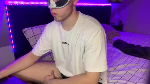 Snapshot of onyiix_ chatting on 02-18-26, 06:37 Mike online show from 02-18-26, 06:37