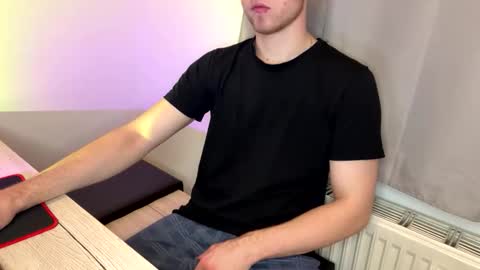 Snapshot of onyiix_ chatting on 03-18-26, 06:44 Mike online show from 03-18-26, 06:44