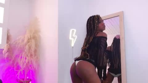 Snapshot of onyx_ebony chatting on 10-11-25, 01:09 onyx_ebony online show from 10-11-25, 01:09