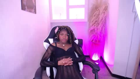 Snapshot of onyx_ebony chatting on 10-15-25, 03:45 onyx_ebony online show from 10-15-25, 03:45