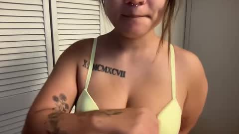 Snapshot of oohhellothere chatting on 09-23-25, 05:54 Miss Girly online show from 09-23-25, 05:54