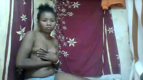 Snapshot of oooozafiette chatting on 05-24-26, 06:29 oooozafiette online show from 05-24-26, 06:29