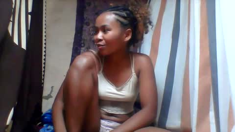 Snapshot of oooozafiette chatting on 07-08-26, 08:57 oooozafiette online show from 07-08-26, 08:57