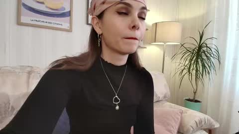 Snapshot of ophelia_blue chatting on 01-17-26, 12:21 ophelia blue online show from 01-17-26, 12:21