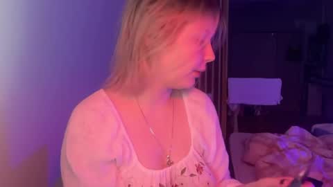 Ophelia online show from 12-21-25, 04:19