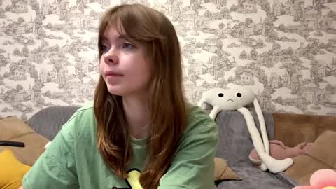 Snapshot of oracorker chatting on 09-22-25, 08:11 Coraline online show from 09-22-25, 08:11