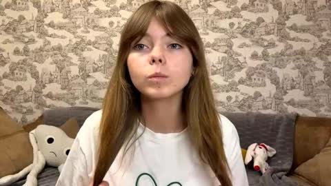 Snapshot of oracorker chatting on 09-28-25, 09:20 Coraline online show from 09-28-25, 09:20