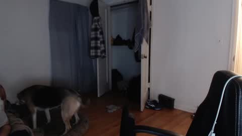 Snapshot of oregon87 chatting on 12-08-24, 03:21 The Oregon Lumberjack online show from 12-08-24, 03:21