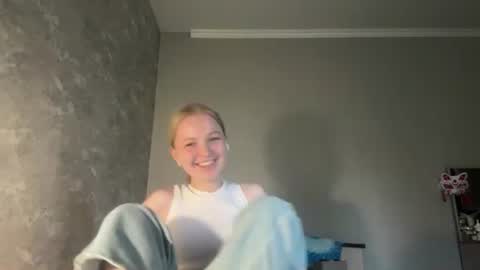 Snapshot of orethaespey chatting on 07-20-26, 04:31 Ariel online show from 07-20-26, 04:31