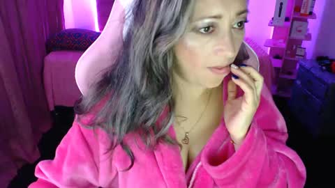 Snapshot of oriana_100 chatting on 03-12-25, 06:07 oriana_100 online show from 03-12-25, 06:07