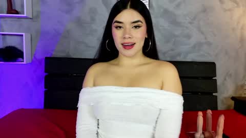 Snapshot of oriana__03 chatting on 05-21-26, 11:39 Oriana online show from 05-21-26, 11:39