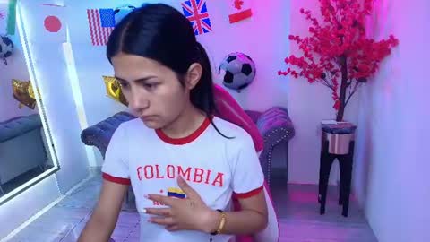 Snapshot of oriana_wood chatting on 07-08-26, 11:37 Oriana online show from 07-08-26, 11:37