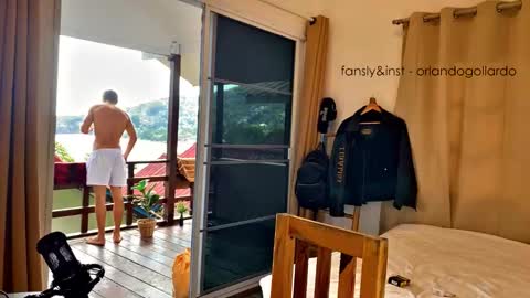 Snapshot of orlando__bloom chatting on 12-17-25, 07:03 Fansly and Instagram - online show from 12-17-25, 07:03