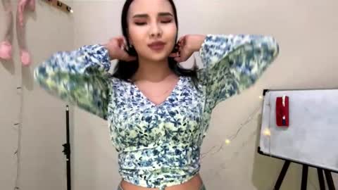 Snapshot of orphaajayi chatting on 11-28-25, 07:33 Angel online show from 11-28-25, 07:33