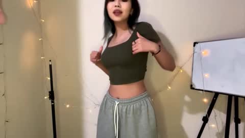 Snapshot of orphaajayi chatting on 12-17-25, 12:22 Angel online show from 12-17-25, 12:22