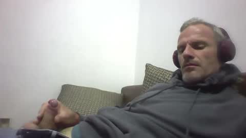 Snapshot of orwel09 chatting on 12-13-25, 07:53 orwel09 online show from 12-13-25, 07:53