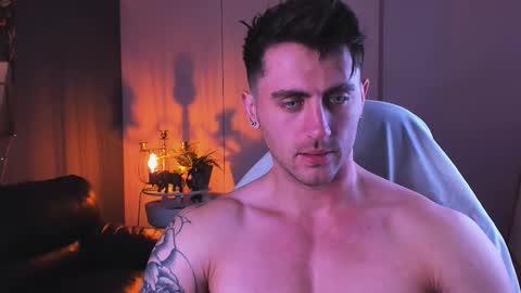 Snapshot of oscar_miller_ chatting on 10-04-25, 09:13 Oscar online show from 10-04-25, 09:13