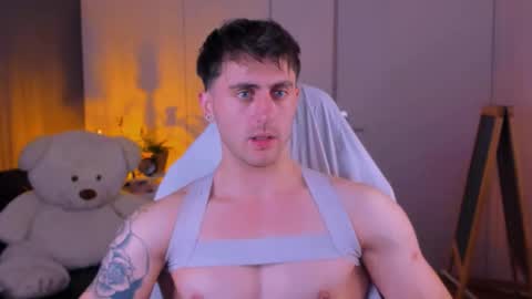 Snapshot of oscar_miller_ chatting on 11-13-25, 09:47 Oscar online show from 11-13-25, 09:47