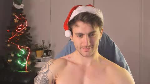 Snapshot of oscar_miller_ chatting on 12-20-25, 09:00 Oscar online show from 12-20-25, 09:00