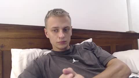 Snapshot of oscar_sssky chatting on 02-14-25, 10:07 Oscar online show from 02-14-25, 10:07
