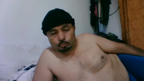 oscarjhe3512 online show from 04-12-26, 03:00