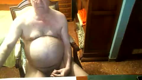 Snapshot of oscarw chatting on 12-12-24, 03:05 Oscar online show from 12-12-24, 03:05