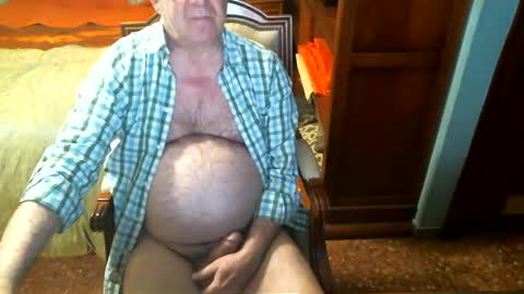 Snapshot of oscarw chatting on 12-26-24, 03:53 Oscar online show from 12-26-24, 03:53