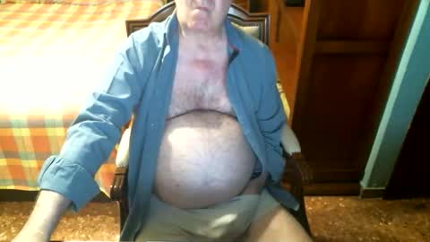 Snapshot of oscarw chatting on 10-05-25, 04:27 Oscar online show from 10-05-25, 04:27