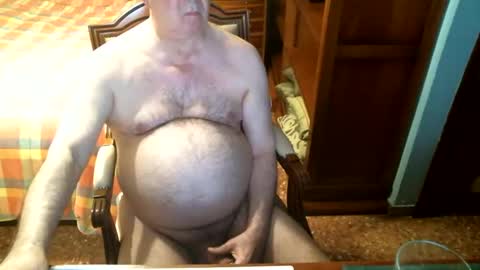 Snapshot of oscarw chatting on 04-25-26, 04:37 Oscar online show from 04-25-26, 04:37