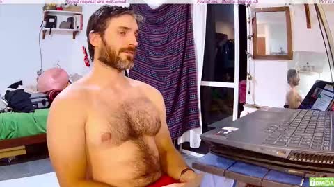 Snapshot of osito_blanco chatting on 12-03-25, 04:09 Osito Blanco online show from 12-03-25, 04:09