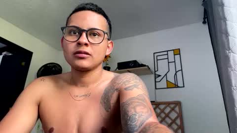 Snapshot of osito_mx chatting on 10-21-25, 12:06 Mateo online show from 10-21-25, 12:06