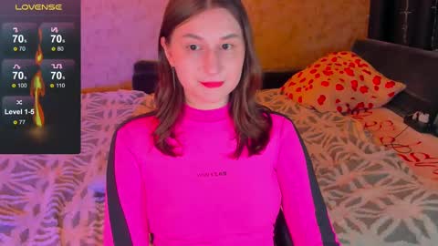 Snapshot of oskar_fucker chatting on 03-02-25, 09:32 Leliana online show from 03-02-25, 09:32