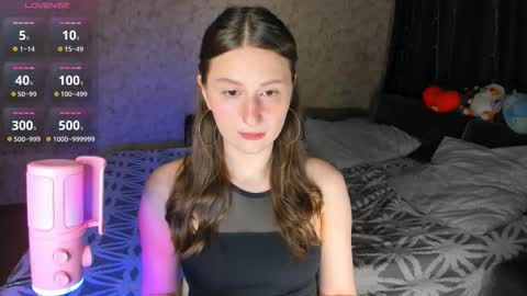 Snapshot of oskar_fucker chatting on 09-23-25, 12:08 Leliana online show from 09-23-25, 12:08