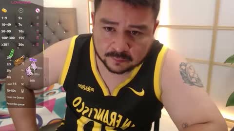 Snapshot of oso_gael chatting on 05-09-26, 05:51 Bear Gael online show from 05-09-26, 05:51