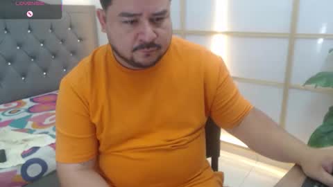 Snapshot of oso_gael chatting on 05-21-26, 05:42 Bear Gael online show from 05-21-26, 05:42