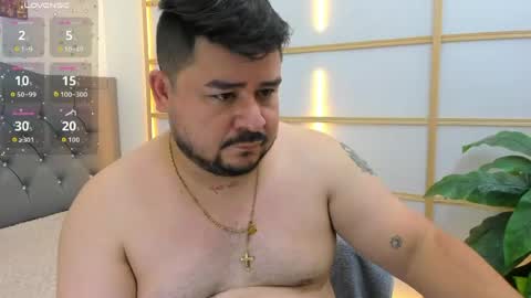Snapshot of oso_gael chatting on 07-22-26, 05:38 Bear Gael online show from 07-22-26, 05:38