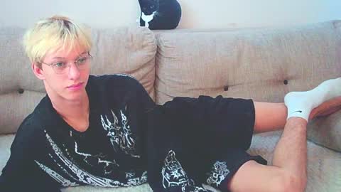 Snapshot of ostin_meoww chatting on 12-11-24, 09:09 Ostin online show from 12-11-24, 09:09