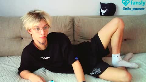 Snapshot of ostin_meoww chatting on 02-27-25, 07:01 Ostin online show from 02-27-25, 07:01