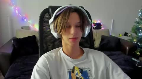 Snapshot of ostin_meoww chatting on 12-03-25, 07:38 Ostin online show from 12-03-25, 07:38