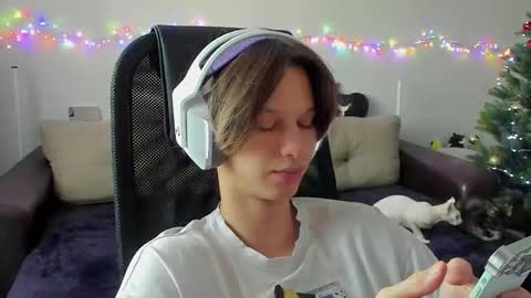 Snapshot of ostin_meoww chatting on 12-14-25, 07:47 Ostin online show from 12-14-25, 07:47