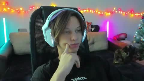 Snapshot of ostin_meoww chatting on 12-15-25, 06:39 Ostin online show from 12-15-25, 06:39