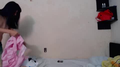 RACHEL CHOW online show from 11-24-25, 04:23